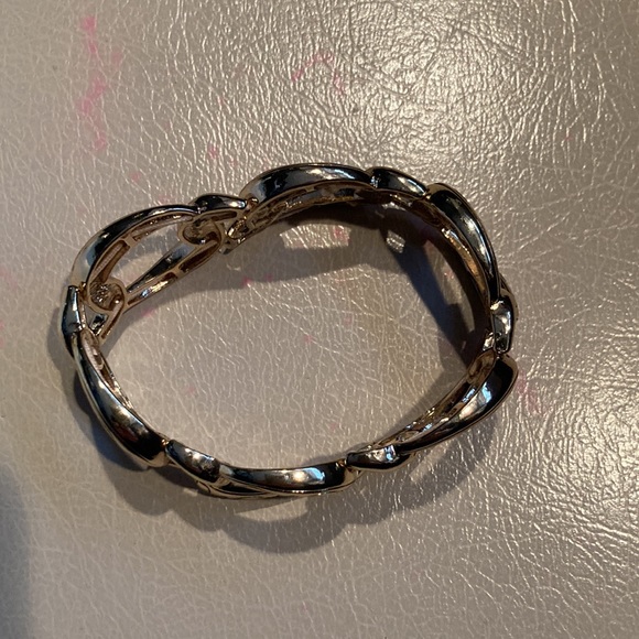 Unbranded gold color stretchy bracelet - Picture 2 of 3